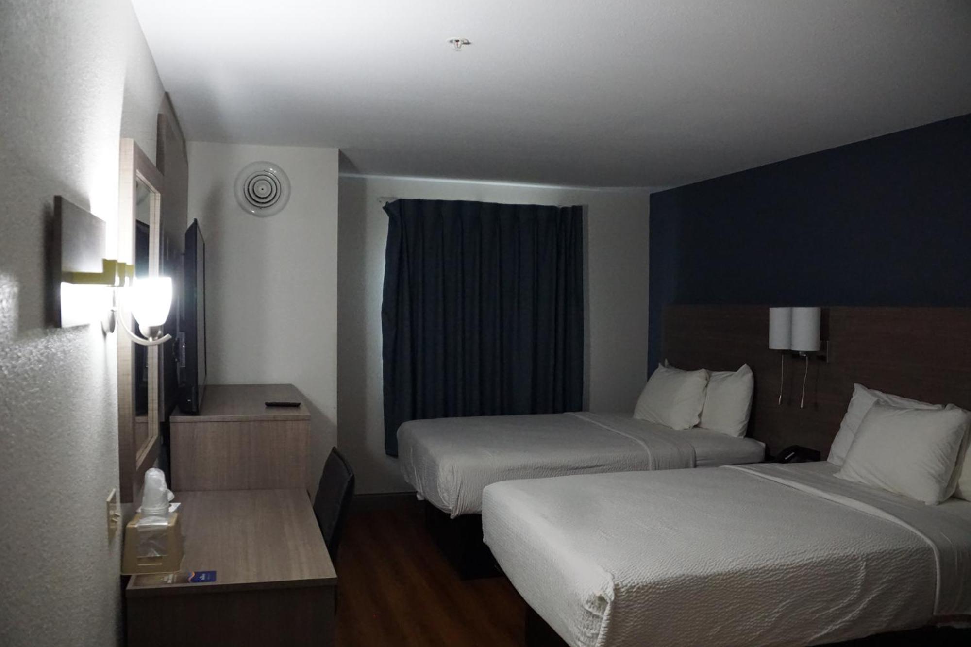 Days Inn By Wyndham Mexico Exterior foto